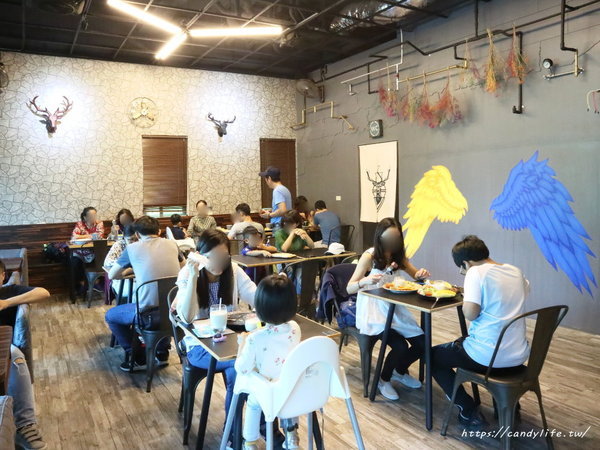 享。拾光 Fun time：台中美食│享。拾光 fun time〃中科商圈早午餐推薦～提供wifi及插座，可帶寵物，還有美美打卡牆！