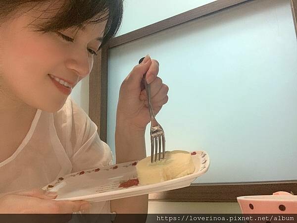 ［生乳捲控必吃］金帛 ［夏日檸檬生乳蛋糕卷］-酸甜滋味，回味無窮，裡面還藏了ㄧ座［富士山］！創意生乳捲