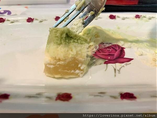 ［生乳捲控必吃］金帛 ［夏日檸檬生乳蛋糕卷］-酸甜滋味，回味無窮，裡面還藏了ㄧ座［富士山］！創意生乳捲