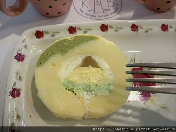 ［生乳捲控必吃］金帛 ［夏日檸檬生乳蛋糕卷］-酸甜滋味，回味無窮，裡面還藏了ㄧ座［富士山］！創意生乳捲