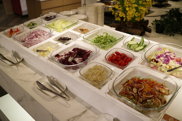 《名人會》港點、海鮮吃到飽千元有找,台北市美食自助百匯