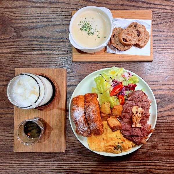 台北 中山站 早午餐 咖啡廳 夢鹿咖啡 嫩肩牛排法式吐司01.JPG