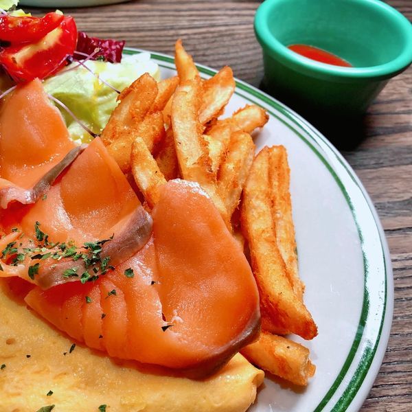 台北 中山站 早午餐 咖啡廳 夢鹿咖啡 挪威煙燻鮭魚歐姆蛋03.JPG