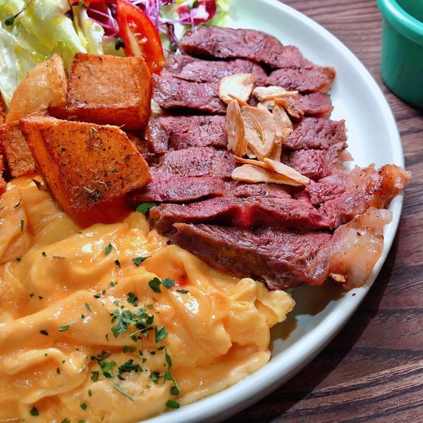 台北 中山站 早午餐 咖啡廳 夢鹿咖啡 嫩肩牛排法式吐司02.JPG