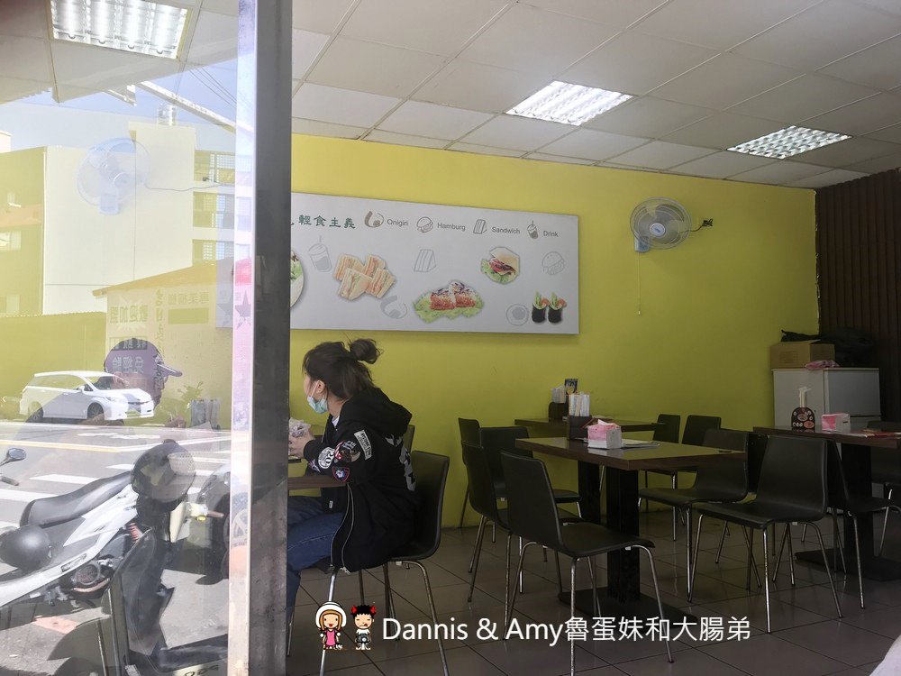 《新竹香山飯糰》和風飯糰牛埔總店。早餐多口味飯糰選擇。比較推薦基本款別選太複雜的牛肉泡菜 ︱（影片）