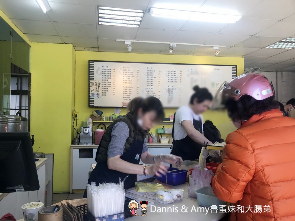 《新竹香山飯糰》和風飯糰牛埔總店。早餐多口味飯糰選擇。比較推薦基本款別選太複雜的牛肉泡菜 ︱（影片）