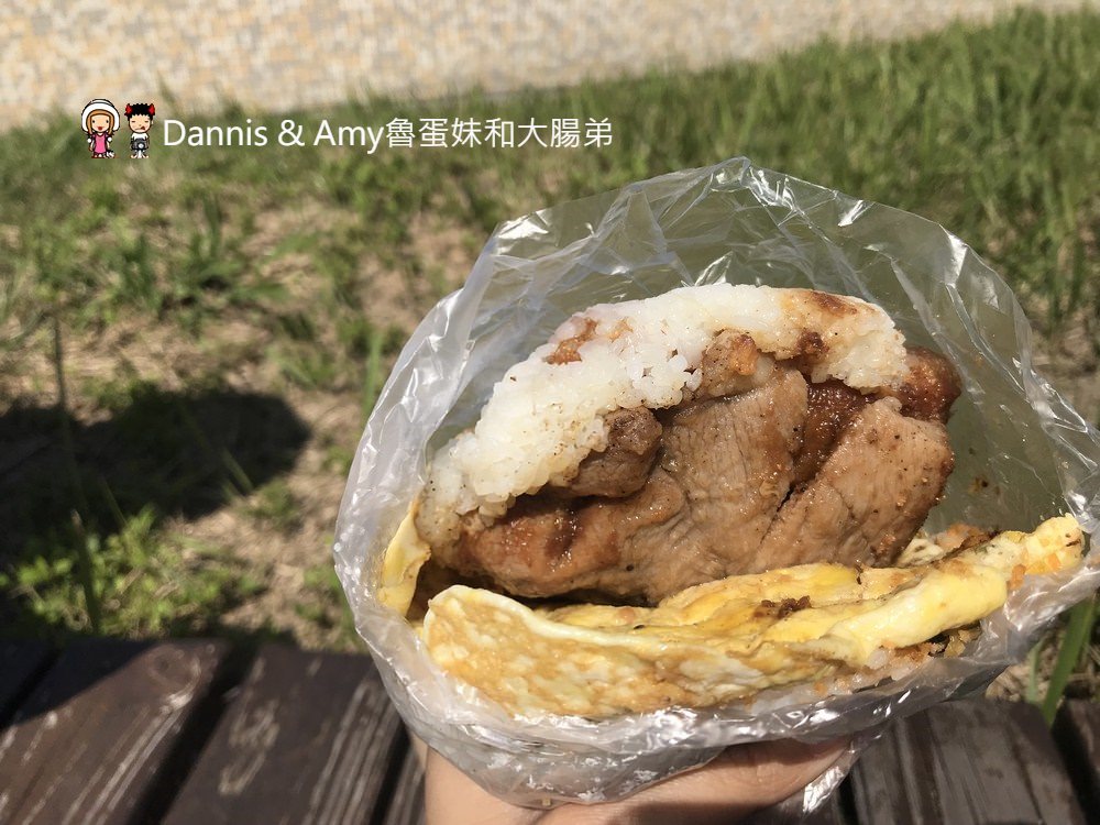 《新竹香山飯糰》和風飯糰牛埔總店。早餐多口味飯糰選擇。比較推薦基本款別選太複雜的牛肉泡菜 ︱（影片）