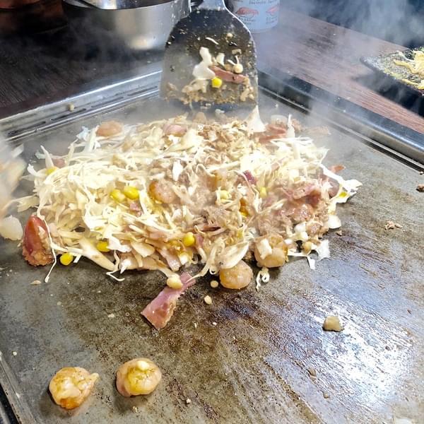 愛夏子あいさつ 樹林店:(台南。中西區)『愛夏子』台南一級棒的大阪燒名店,另有廣島燒,東京文字燒,讓您一次體驗日本三大名燒,『墨魚厚切豬排』也超好吃!『愛夏子。樹林店』