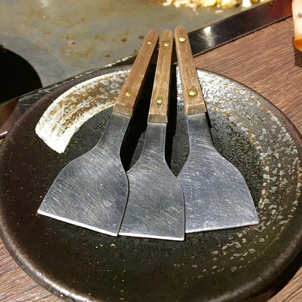 愛夏子あいさつ 樹林店:(台南。中西區)『愛夏子』台南一級棒的大阪燒名店,另有廣島燒,東京文字燒,讓您一次體驗日本三大名燒,『墨魚厚切豬排』也超好吃!『愛夏子。樹林店』