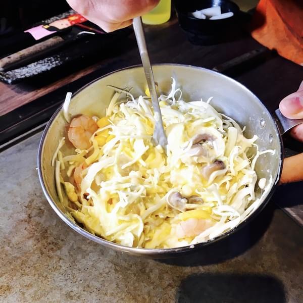 愛夏子あいさつ 樹林店:(台南。中西區)『愛夏子』台南一級棒的大阪燒名店,另有廣島燒,東京文字燒,讓您一次體驗日本三大名燒,『墨魚厚切豬排』也超好吃!『愛夏子。樹林店』