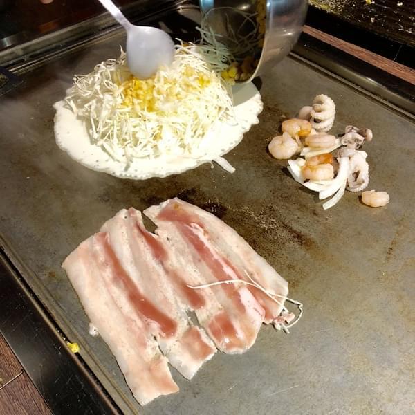 愛夏子あいさつ 樹林店:(台南。中西區)『愛夏子』台南一級棒的大阪燒名店,另有廣島燒,東京文字燒,讓您一次體驗日本三大名燒,『墨魚厚切豬排』也超好吃!『愛夏子。樹林店』