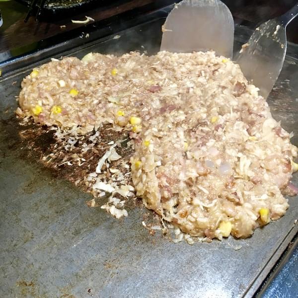 愛夏子あいさつ 樹林店:(台南。中西區)『愛夏子』台南一級棒的大阪燒名店,另有廣島燒,東京文字燒,讓您一次體驗日本三大名燒,『墨魚厚切豬排』也超好吃!『愛夏子。樹林店』