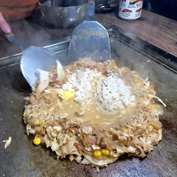 愛夏子あいさつ 樹林店:(台南。中西區)『愛夏子』台南一級棒的大阪燒名店,另有廣島燒,東京文字燒,讓您一次體驗日本三大名燒,『墨魚厚切豬排』也超好吃!『愛夏子。樹林店』