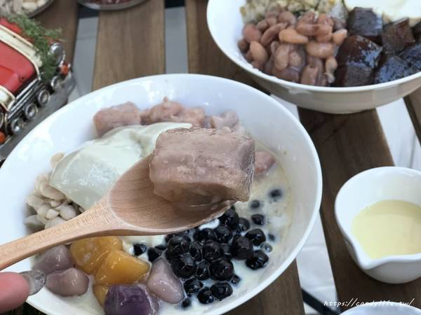 好豆堂商號：台中美食│好豆堂商號〃好吃豆乳冰在這裡！還有芋頭控必點的芋頭牛奶冰，裡頭不只芋頭喔~