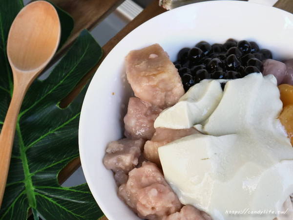 好豆堂商號：台中美食│好豆堂商號〃好吃豆乳冰在這裡！還有芋頭控必點的芋頭牛奶冰，裡頭不只芋頭喔~