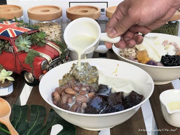 好豆堂商號：台中美食│好豆堂商號〃好吃豆乳冰在這裡！還有芋頭控必點的芋頭牛奶冰，裡頭不只芋頭喔~