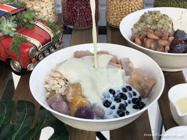 好豆堂商號：台中美食│好豆堂商號〃好吃豆乳冰在這裡！還有芋頭控必點的芋頭牛奶冰，裡頭不只芋頭喔~