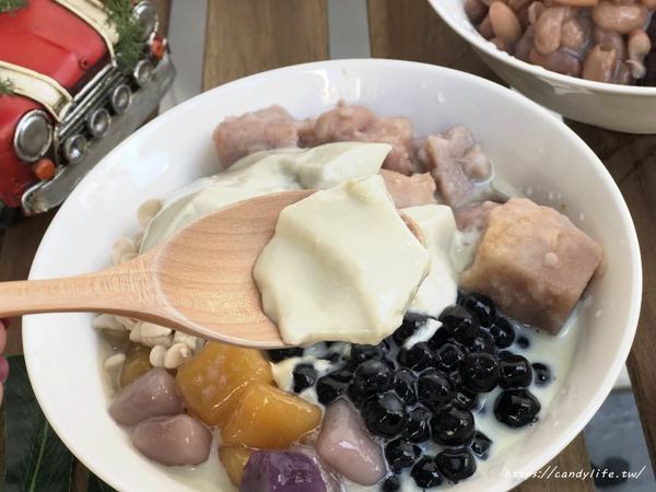 好豆堂商號：台中美食│好豆堂商號〃好吃豆乳冰在這裡！還有芋頭控必點的芋頭牛奶冰，裡頭不只芋頭喔~