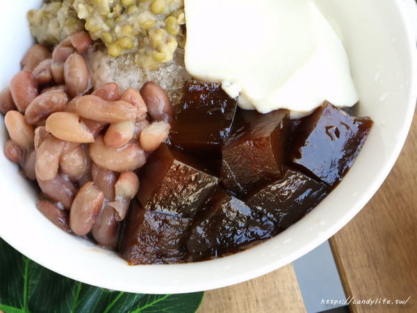 好豆堂商號：台中美食│好豆堂商號〃好吃豆乳冰在這裡！還有芋頭控必點的芋頭牛奶冰，裡頭不只芋頭喔~