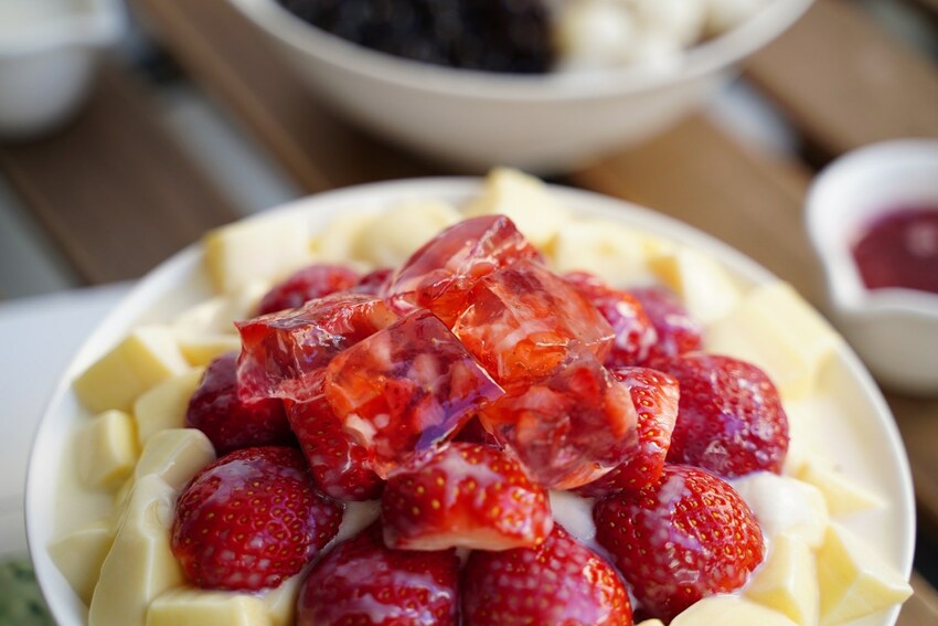 【好豆堂商號】台中豆花冰品店推薦，冬季限定「草莓牛奶豆乳冰」強勢回歸！必加點手工草莓凍～ - 阿華田的美食日記