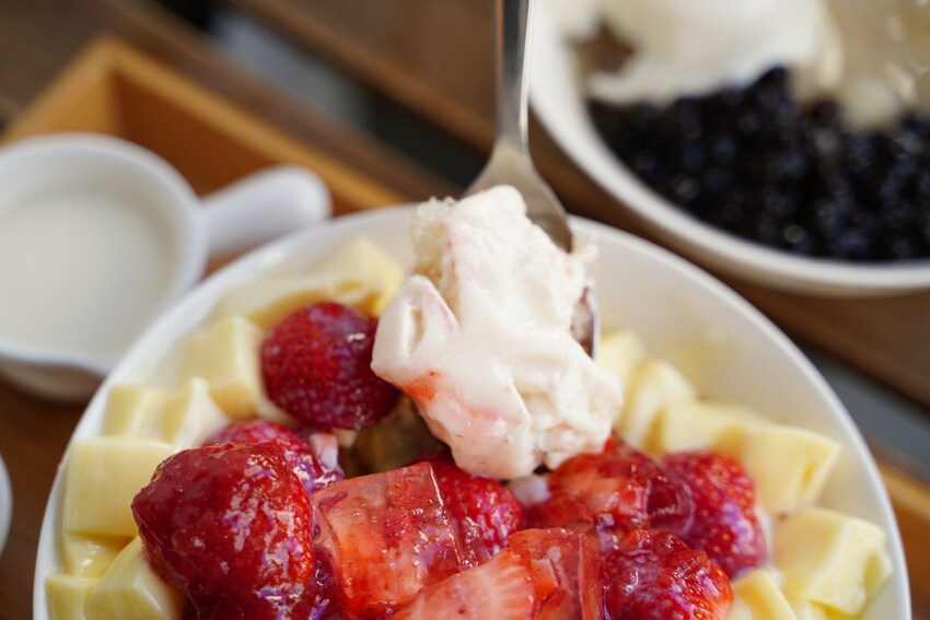 【好豆堂商號】台中豆花冰品店推薦，冬季限定「草莓牛奶豆乳冰」強勢回歸！必加點手工草莓凍～ - 阿華田的美食日記