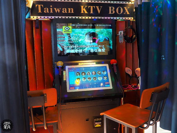 大智路迷你KTV：東區迷你KTV就在新時代購物中心對面~布簾拉起就是一間歡唱小包廂~