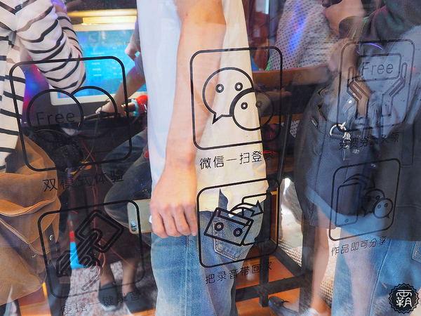 大智路迷你KTV：東區迷你KTV就在新時代購物中心對面~布簾拉起就是一間歡唱小包廂~