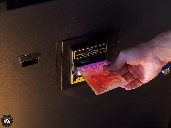 大智路迷你KTV：東區迷你KTV就在新時代購物中心對面~布簾拉起就是一間歡唱小包廂~