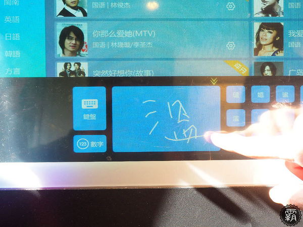 大智路迷你KTV：東區迷你KTV就在新時代購物中心對面~布簾拉起就是一間歡唱小包廂~