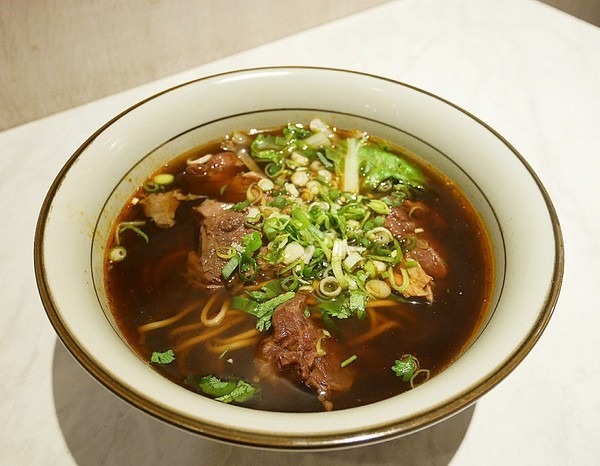 八珍饌(公益店):八珍饌-台中公益路北方料理 由老師傅親自操刀 讓顧客回味道地經典味 湯包、鍋貼、麵點應有盡有 一起來享用眷村好味道