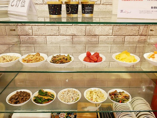 八珍饌(公益店):八珍饌-台中公益路北方料理 由老師傅親自操刀 讓顧客回味道地經典味 湯包、鍋貼、麵點應有盡有 一起來享用眷村好味道