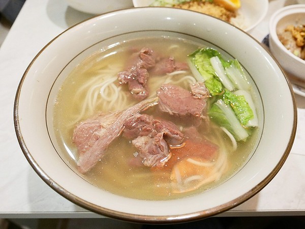 八珍饌(公益店):八珍饌-台中公益路北方料理 由老師傅親自操刀 讓顧客回味道地經典味 湯包、鍋貼、麵點應有盡有 一起來享用眷村好味道