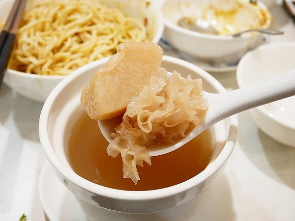 八珍饌(公益店):八珍饌-台中公益路北方料理 由老師傅親自操刀 讓顧客回味道地經典味 湯包、鍋貼、麵點應有盡有 一起來享用眷村好味道