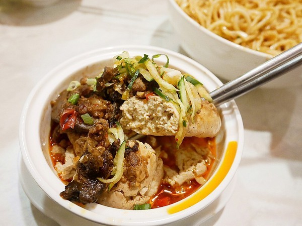 八珍饌(公益店):八珍饌-台中公益路北方料理 由老師傅親自操刀 讓顧客回味道地經典味 湯包、鍋貼、麵點應有盡有 一起來享用眷村好味道