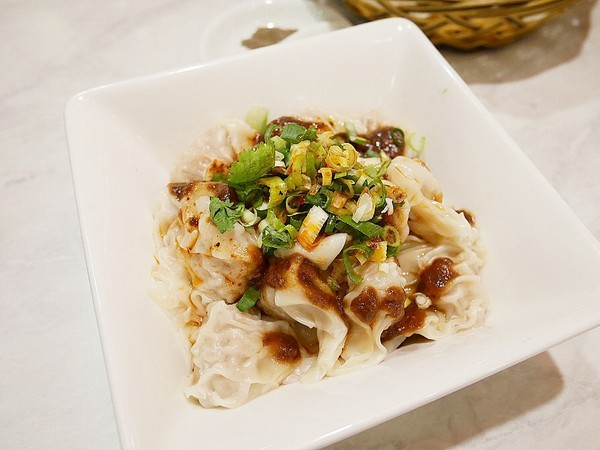 八珍饌(公益店):八珍饌-台中公益路北方料理 由老師傅親自操刀 讓顧客回味道地經典味 湯包、鍋貼、麵點應有盡有 一起來享用眷村好味道