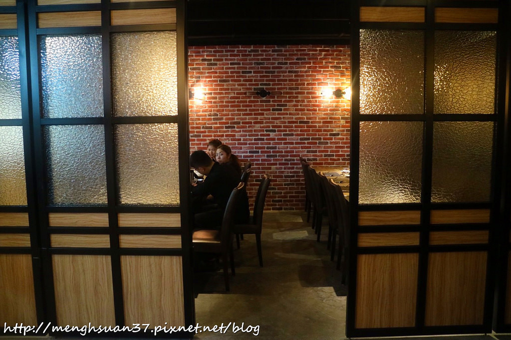 20180427_180427_0012