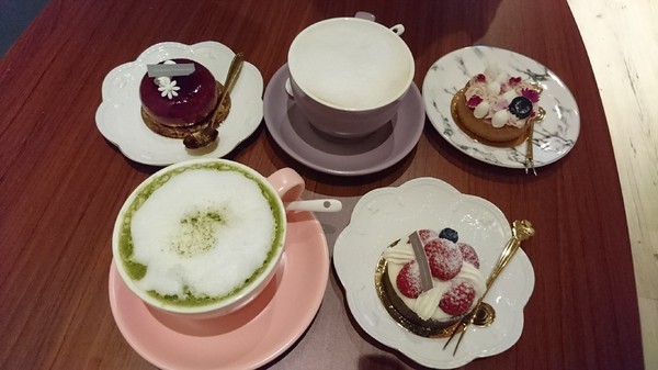 CandyFloss Flower&Caf'e 棉花糖花藝·甜點·下午茶:高雄~CandyFloss Flower&Caf'e 棉花糖花藝·甜點·下午茶~超好拍旋轉木馬、花藝裝飾~夢幻系餐廳~適合情侶約會的好地方~