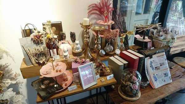 CandyFloss Flower&Caf'e 棉花糖花藝·甜點·下午茶:高雄~CandyFloss Flower&Caf'e 棉花糖花藝·甜點·下午茶~超好拍旋轉木馬、花藝裝飾~夢幻系餐廳~適合情侶約會的好地方~