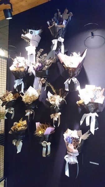 CandyFloss Flower&Caf'e 棉花糖花藝·甜點·下午茶:高雄~CandyFloss Flower&Caf'e 棉花糖花藝·甜點·下午茶~超好拍旋轉木馬、花藝裝飾~夢幻系餐廳~適合情侶約會的好地方~