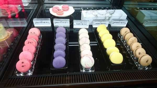 CandyFloss Flower&Caf'e 棉花糖花藝·甜點·下午茶:高雄~CandyFloss Flower&Caf'e 棉花糖花藝·甜點·下午茶~超好拍旋轉木馬、花藝裝飾~夢幻系餐廳~適合情侶約會的好地方~