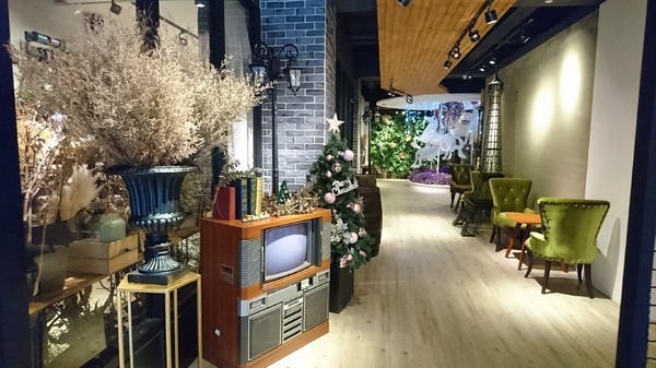 CandyFloss Flower&Caf'e 棉花糖花藝·甜點·下午茶:高雄~CandyFloss Flower&Caf'e 棉花糖花藝·甜點·下午茶~超好拍旋轉木馬、花藝裝飾~夢幻系餐廳~適合情侶約會的好地方~