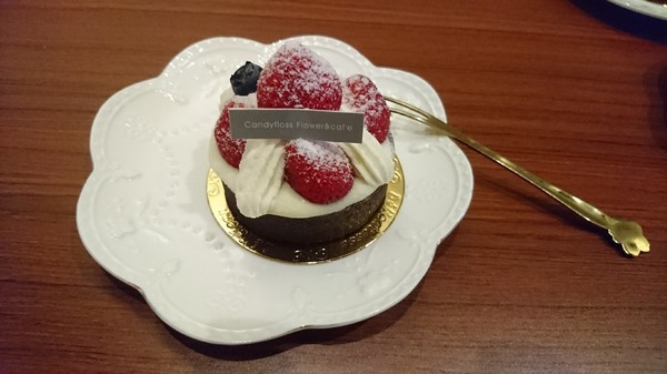 CandyFloss Flower&Caf'e 棉花糖花藝·甜點·下午茶:高雄~CandyFloss Flower&Caf'e 棉花糖花藝·甜點·下午茶~超好拍旋轉木馬、花藝裝飾~夢幻系餐廳~適合情侶約會的好地方~