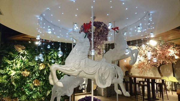 CandyFloss Flower&Caf'e 棉花糖花藝·甜點·下午茶:高雄~CandyFloss Flower&Caf'e 棉花糖花藝·甜點·下午茶~超好拍旋轉木馬、花藝裝飾~夢幻系餐廳~適合情侶約會的好地方~