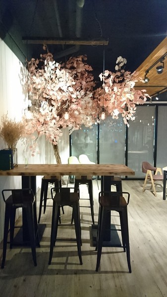 CandyFloss Flower&Caf'e 棉花糖花藝·甜點·下午茶:高雄~CandyFloss Flower&Caf'e 棉花糖花藝·甜點·下午茶~超好拍旋轉木馬、花藝裝飾~夢幻系餐廳~適合情侶約會的好地方~