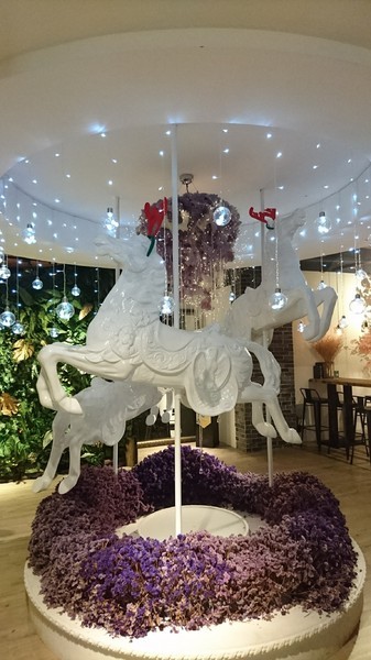 CandyFloss Flower&Caf'e 棉花糖花藝·甜點·下午茶:高雄~CandyFloss Flower&Caf'e 棉花糖花藝·甜點·下午茶~超好拍旋轉木馬、花藝裝飾~夢幻系餐廳~適合情侶約會的好地方~