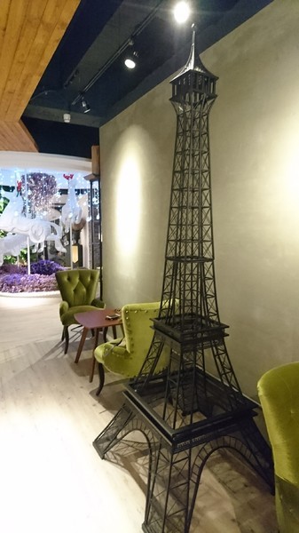 CandyFloss Flower&Caf'e 棉花糖花藝·甜點·下午茶:高雄~CandyFloss Flower&Caf'e 棉花糖花藝·甜點·下午茶~超好拍旋轉木馬、花藝裝飾~夢幻系餐廳~適合情侶約會的好地方~