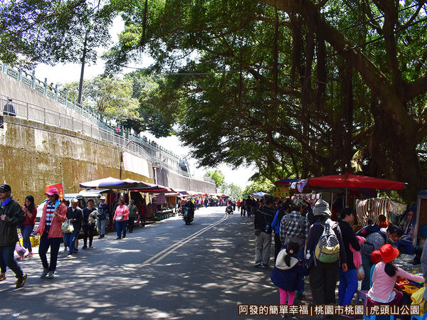 虎頭山公園34-很熱鬧的市集.JPG