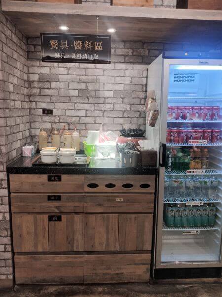 八方盈精燉牛肉麵 自助區