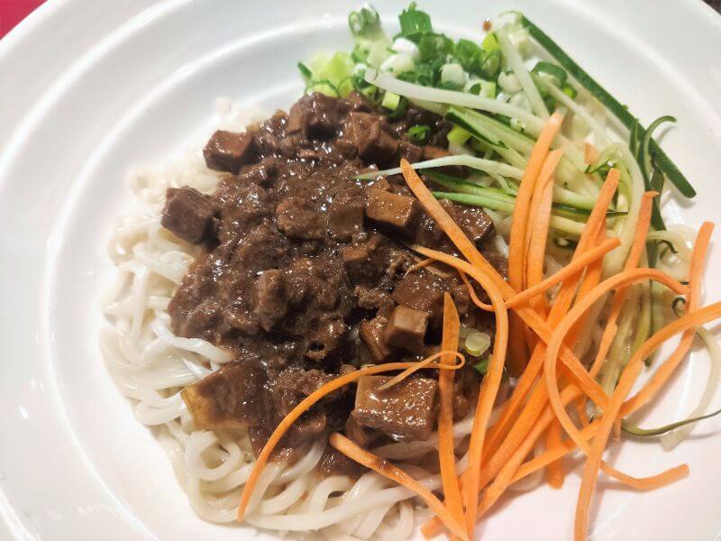 八方盈精燉牛肉麵 老北京酢醬麵