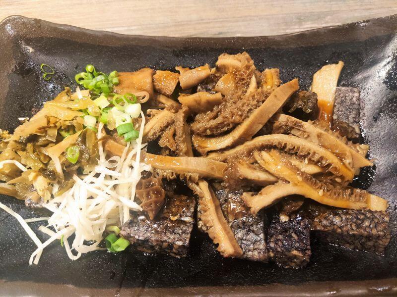 八方盈精燉牛肉麵 滷味